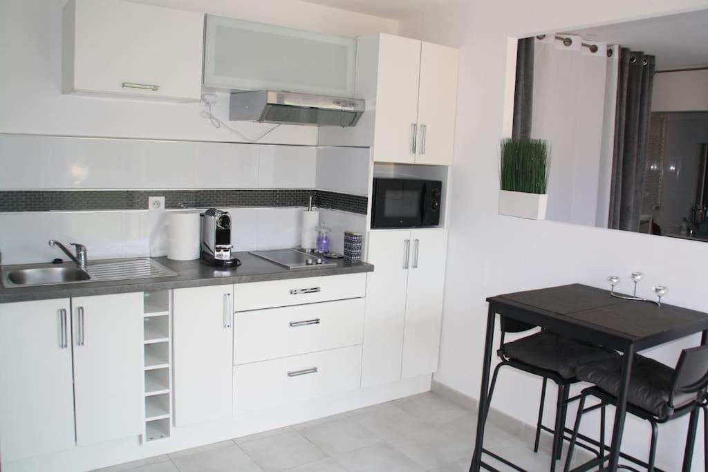 Studio Independant Auriol Luaran gambar